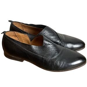 MOMA Italian Handcrafted Black Leather Flats
